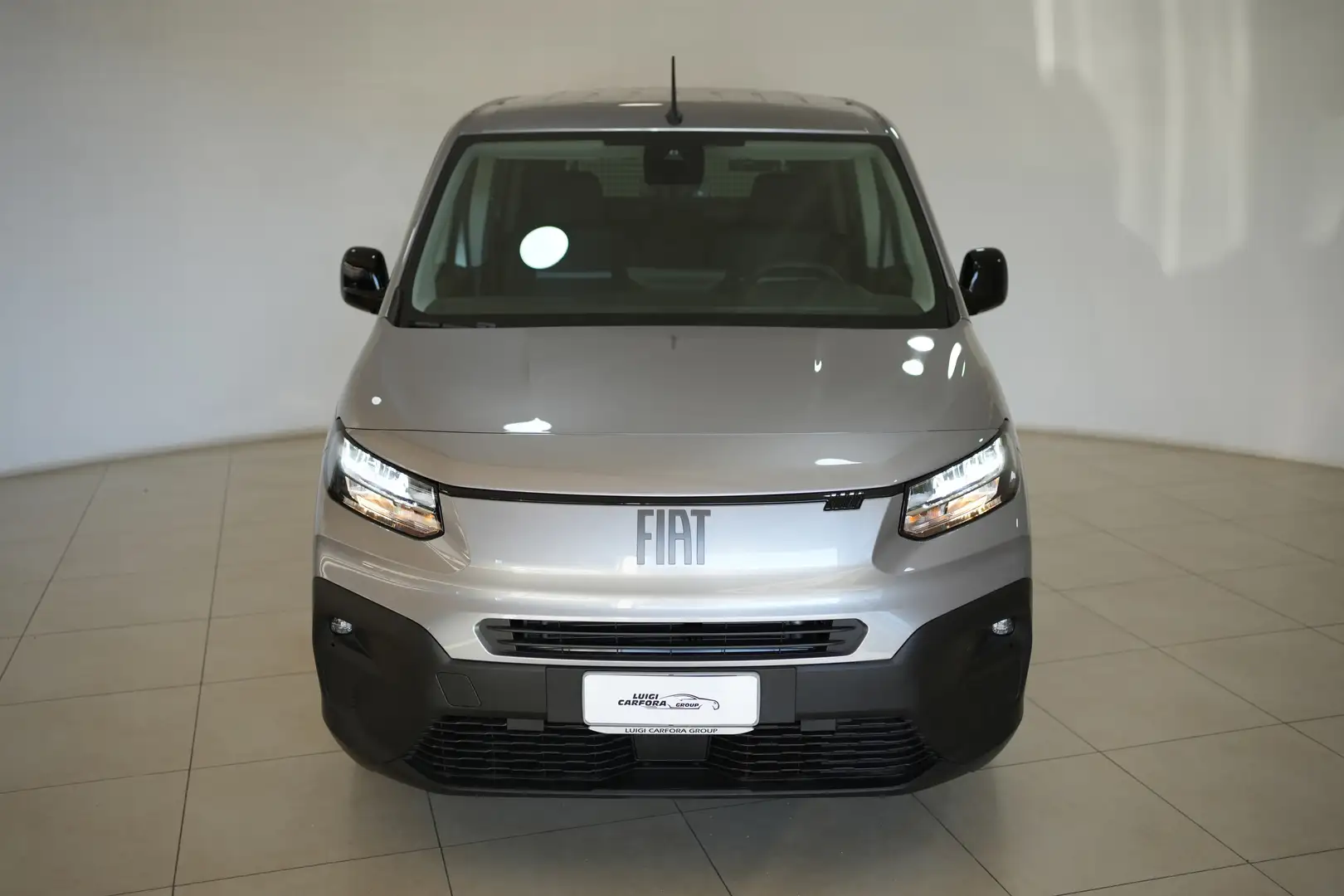 Fiat Doblo 1.5 BlueHdi 130CV Combi N1 Grau - 2