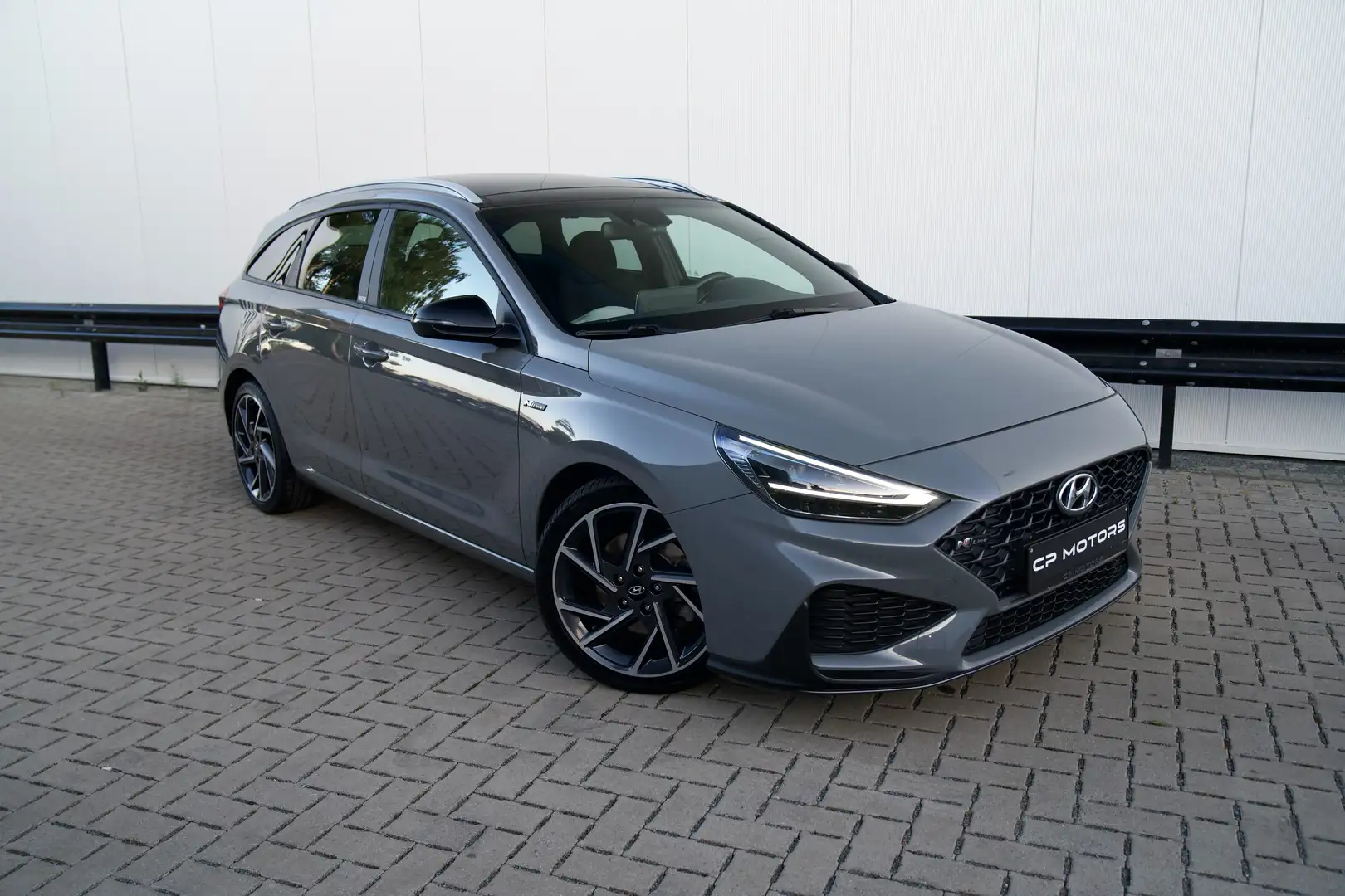 Hyundai i30 BREAK | N-LINE | PANO | 160 PK | AUTOMAAT | TOP !! Grijs - 2