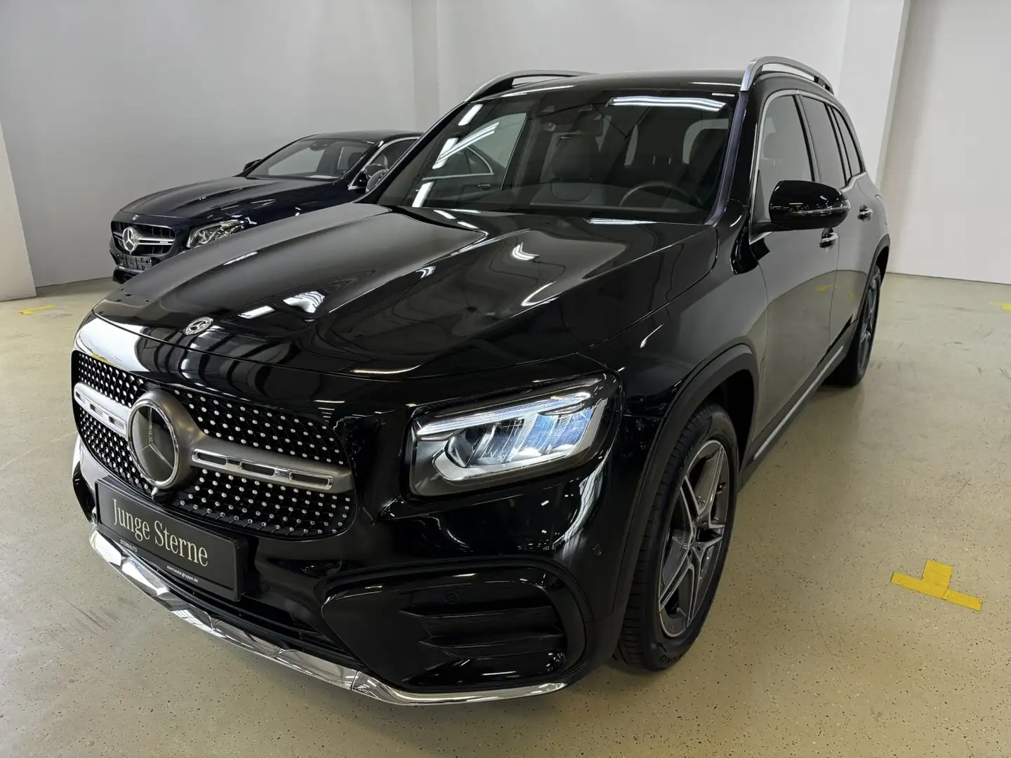Mercedes-Benz GLB 220 GLB 220 4M AMG Distr RüCam LED AHK OffroadP 19Zoll Negro - 2