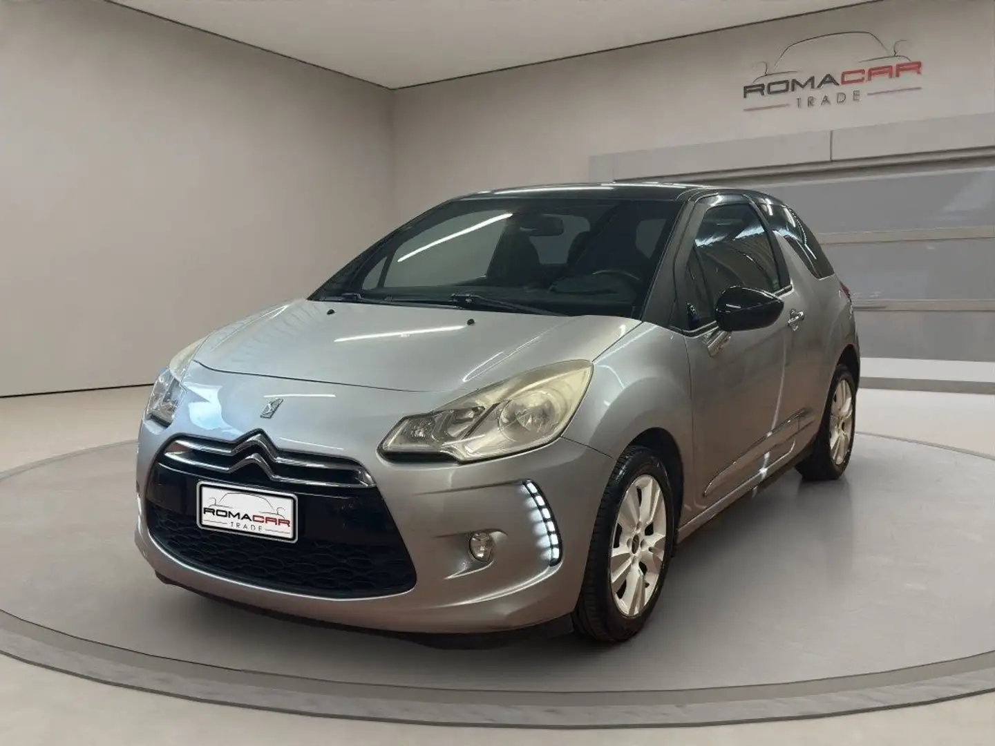 DS Automobiles DS 3 1.4 VTi 95 Chic  AUTOMATICA Gris - 1