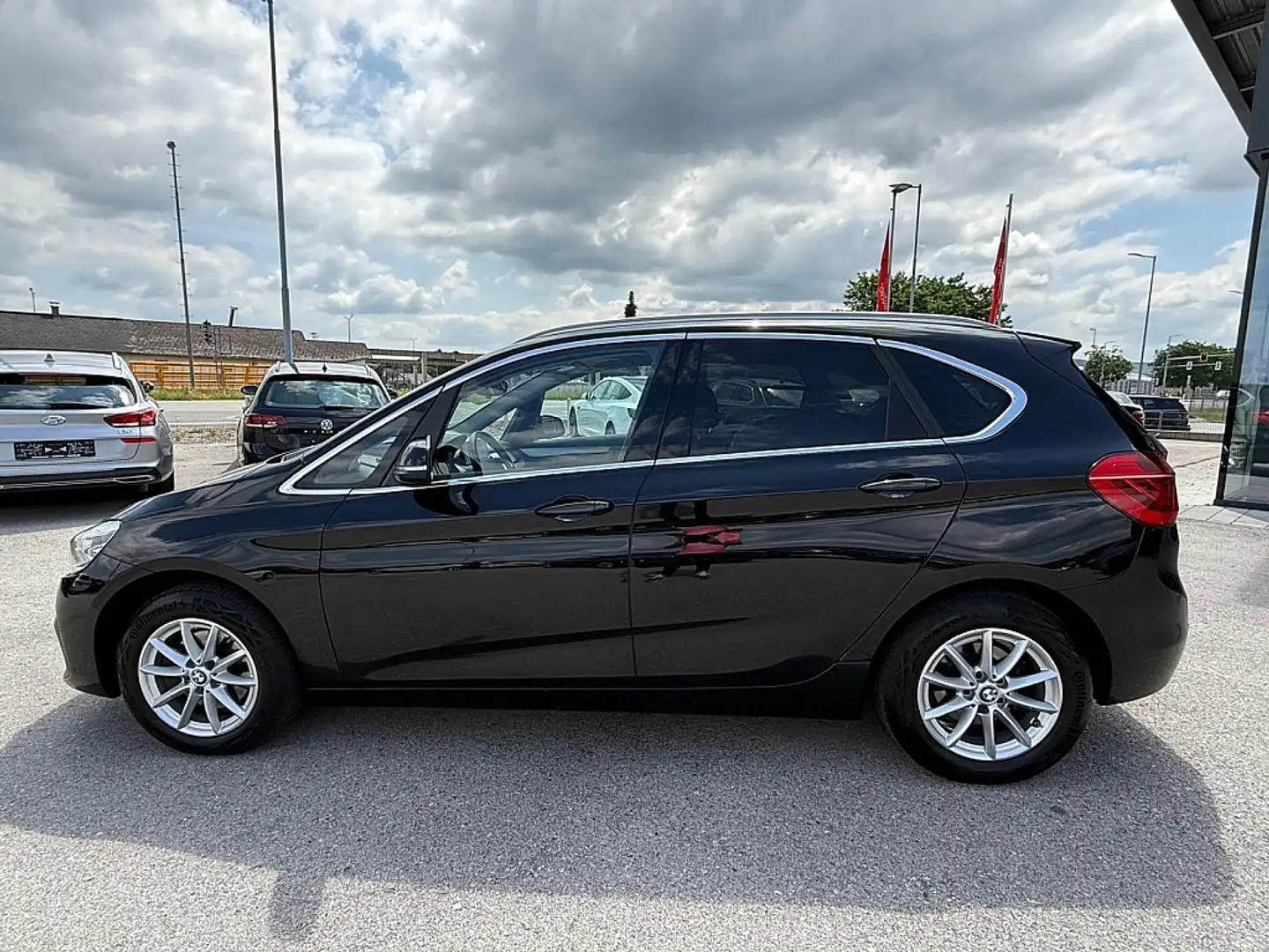 BMW 218 d Active Tourer Advantage Aut. Schwarz - 2
