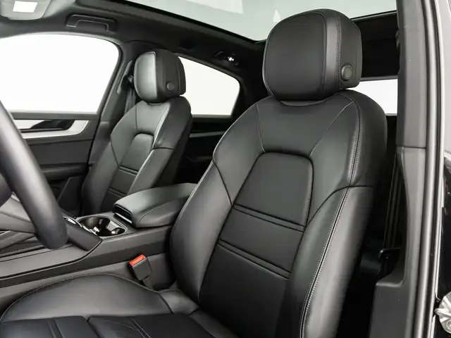 Porsche Cayenne view 8