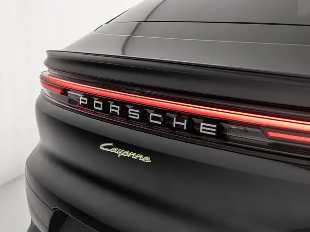 Porsche Cayenne view 10