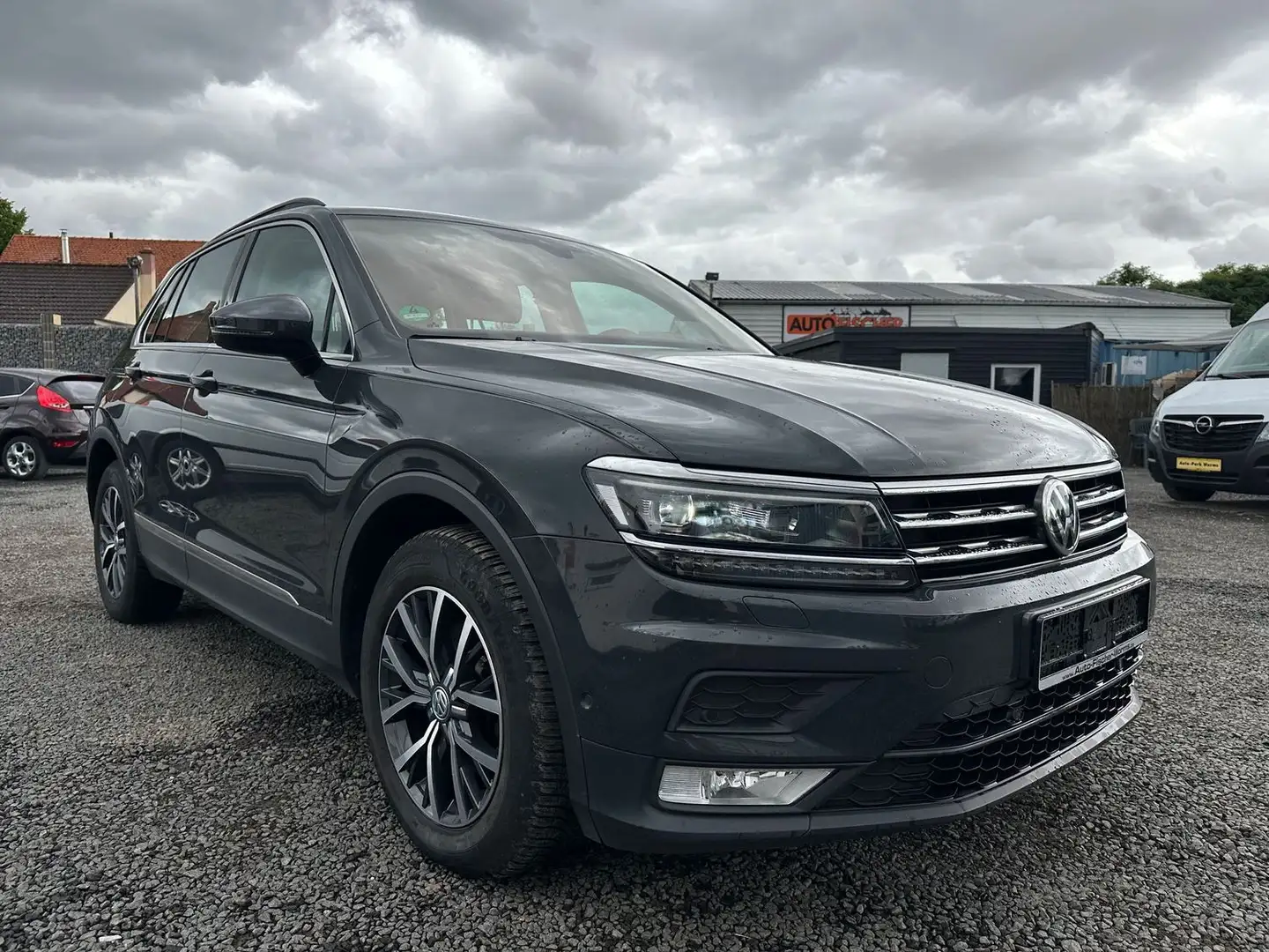 Volkswagen Tiguan Comfortline BMT/Start-Stopp  1.Hand Grey - 1