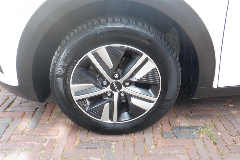 Kia e-Niro 1.6 GDi Plug-in Hybrid DCT6 DynamicLine - 72.000 K — photo 7