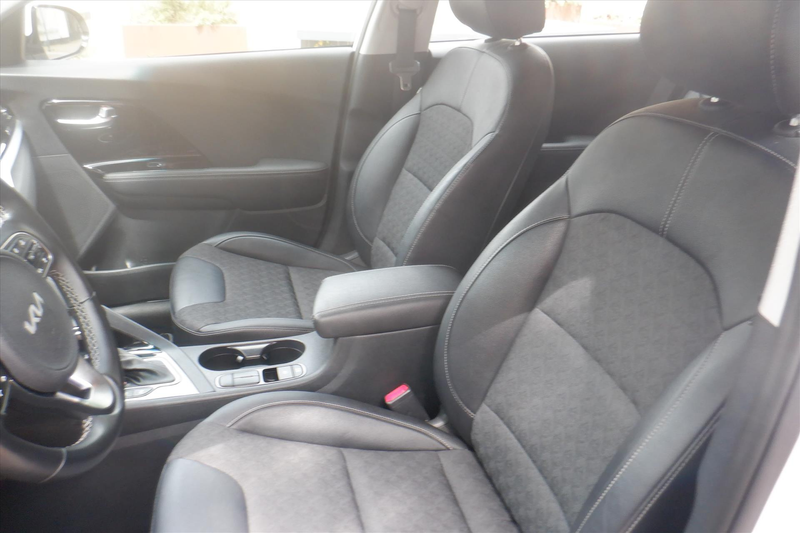 Kia e-Niro 1.6 GDi Plug-in Hybrid DCT6 DynamicLine - 72.000 K — photo 9
