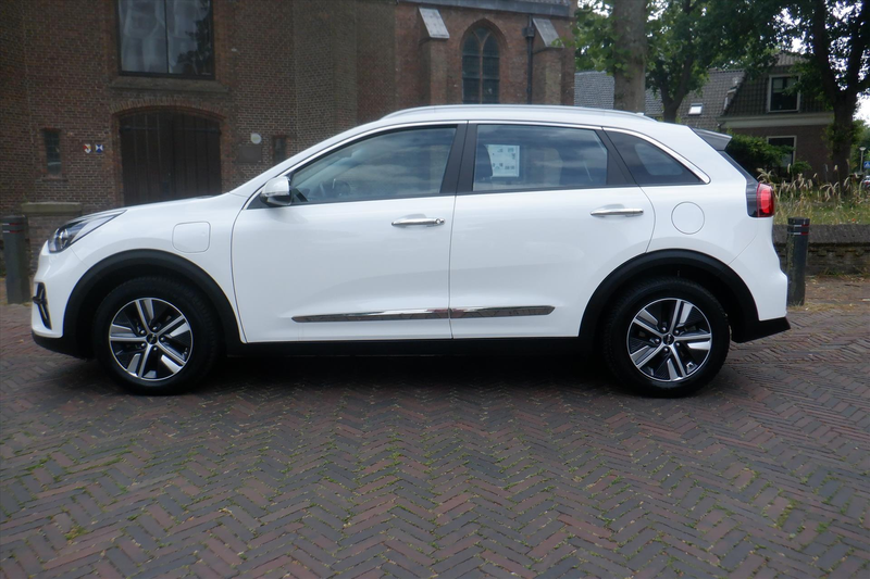 Kia e-Niro 1.6 GDi Plug-in Hybrid DCT6 DynamicLine - 72.000 K — photo 2