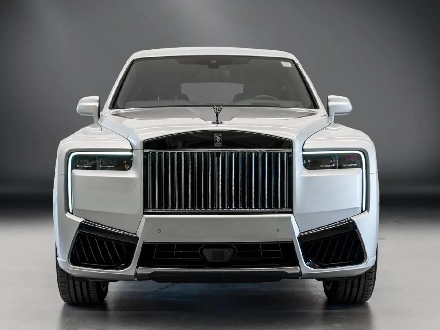 Rolls-Royce Cullinan 2025 Rolls-Royce Black Badge Cullinan NEW CAR Argento - 2