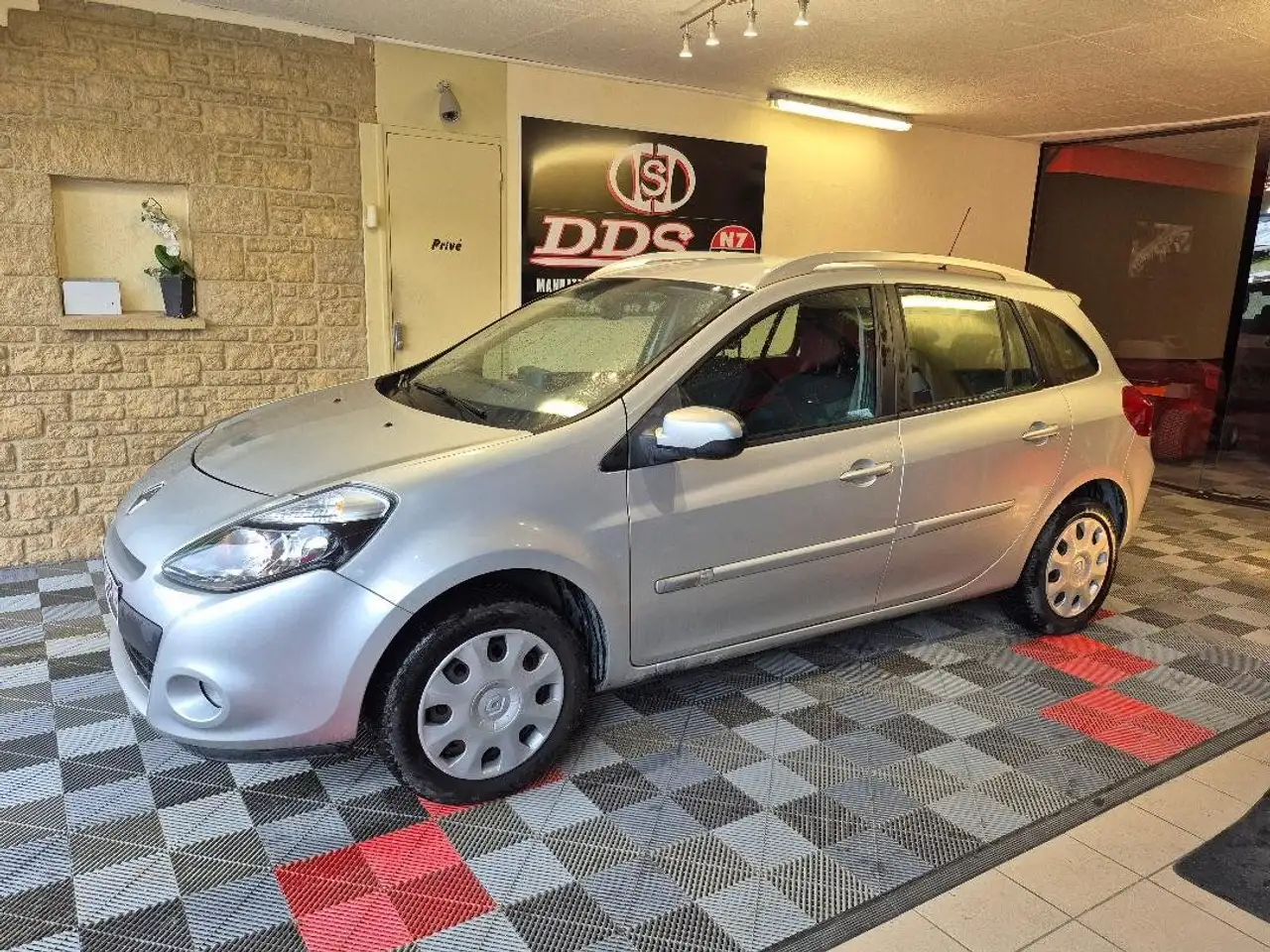 Renault Clio III 1.2 L GPS CLIM REGUL DISTRI NEUVE