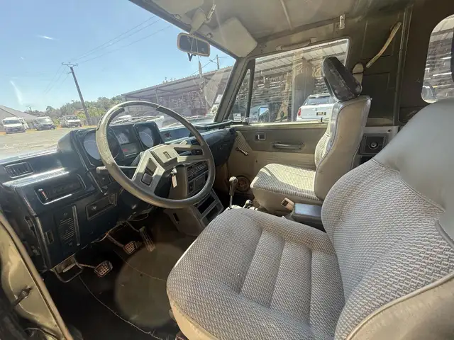 Mitsubishi Pajero view 17