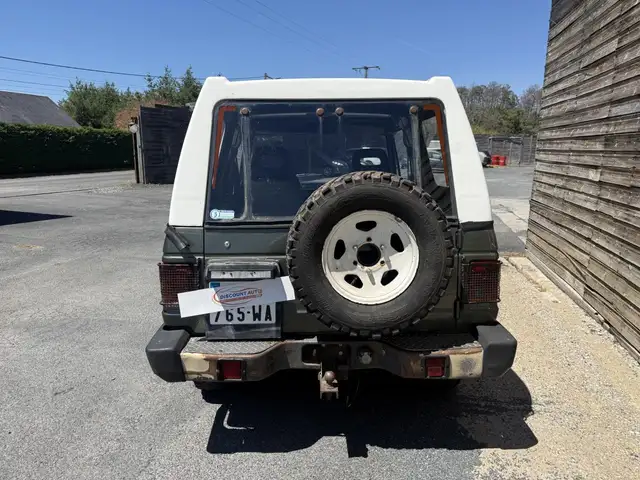 Mitsubishi Pajero view 4