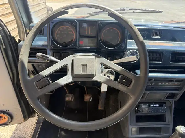 Mitsubishi Pajero view 19
