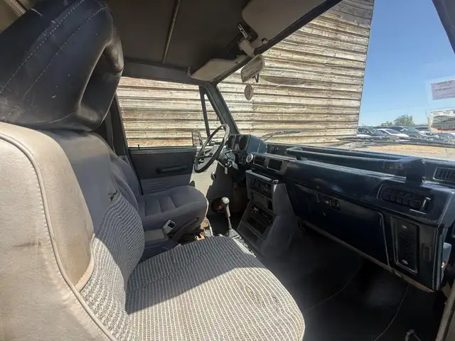 Mitsubishi Pajero view 12