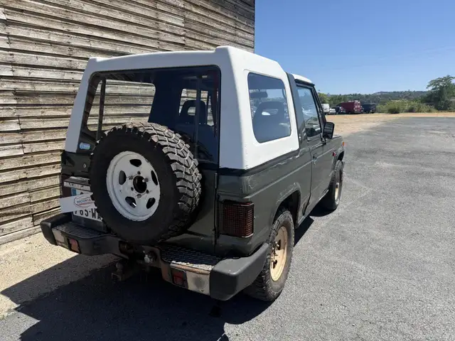 Mitsubishi Pajero view 7