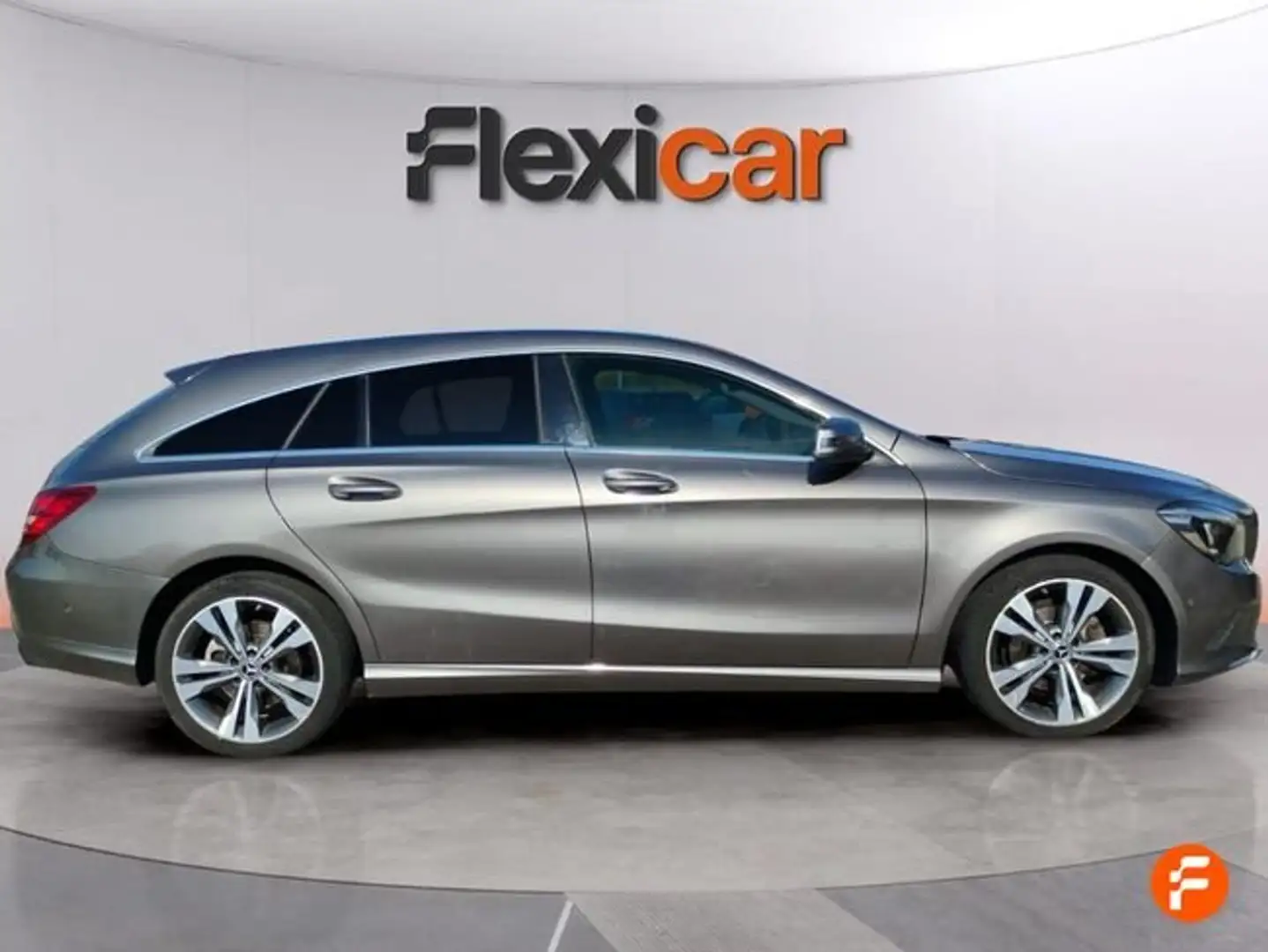 Mercedes-Benz CLA 200 Shooting Brake 200d 7G-DCT Gris - 2