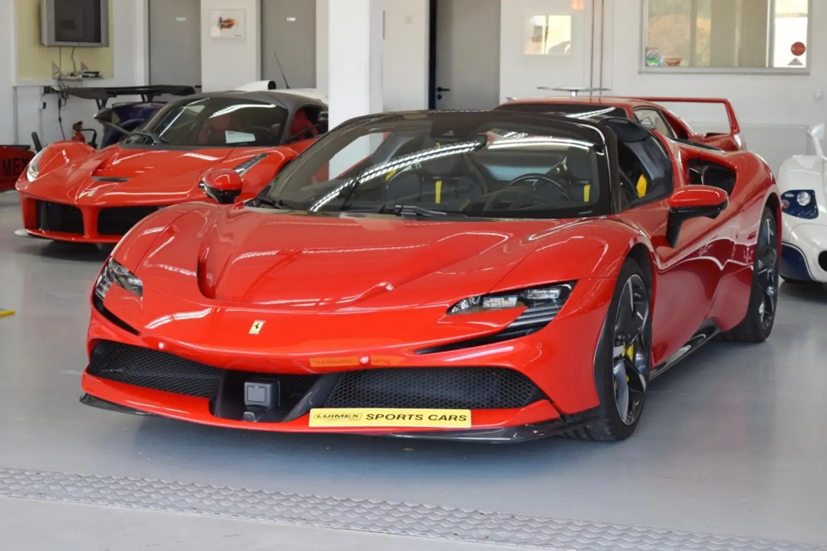Ferrari SF90 Spider AssettoFiorano Paket Rot - 1