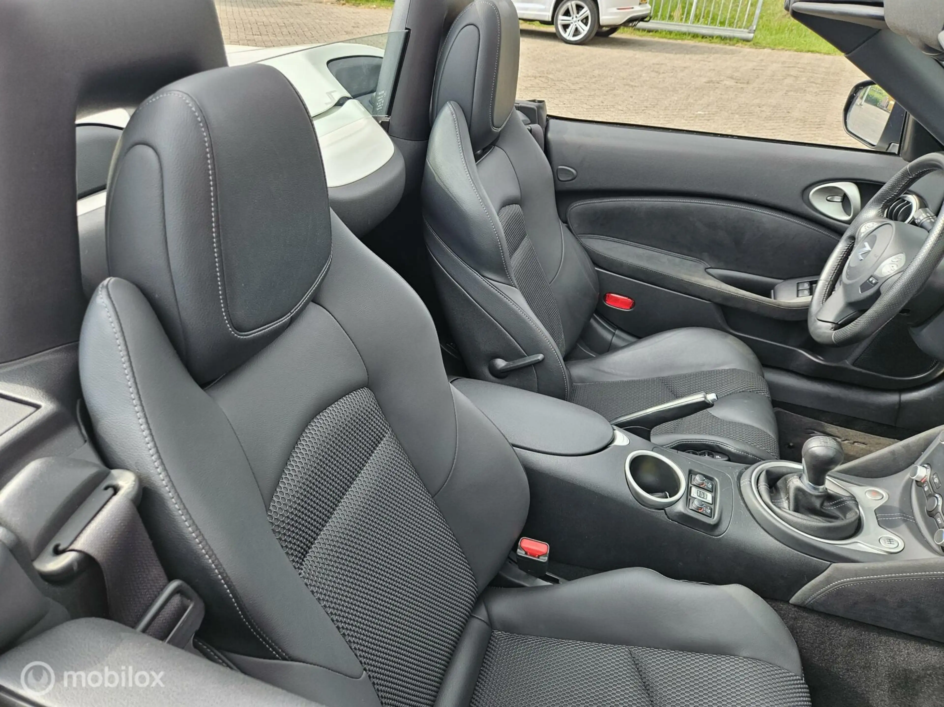 Nissan 370Z Roadster 3.7 V6 Pack — photo 11