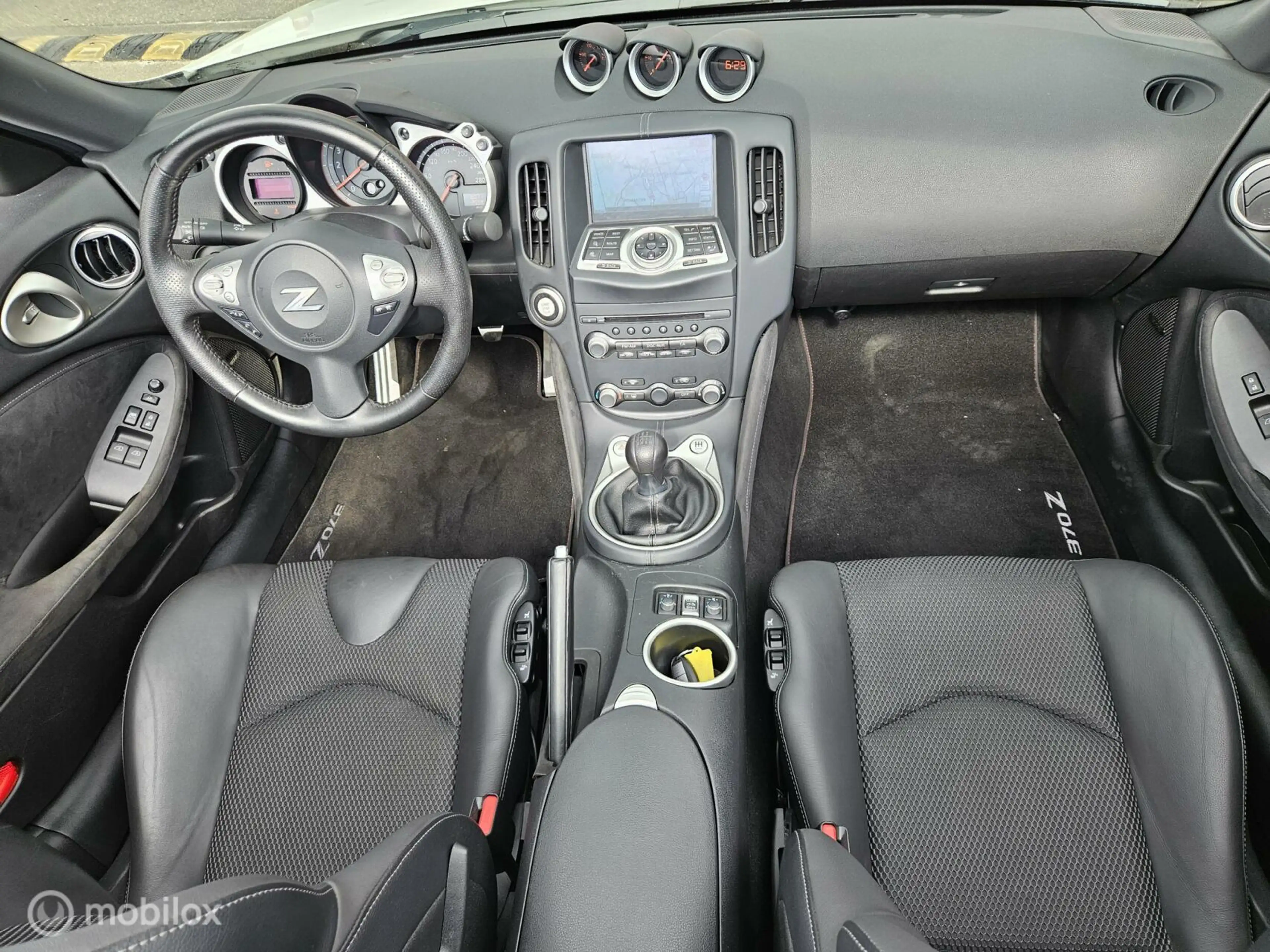 Nissan 370Z Roadster 3.7 V6 Pack — photo 12