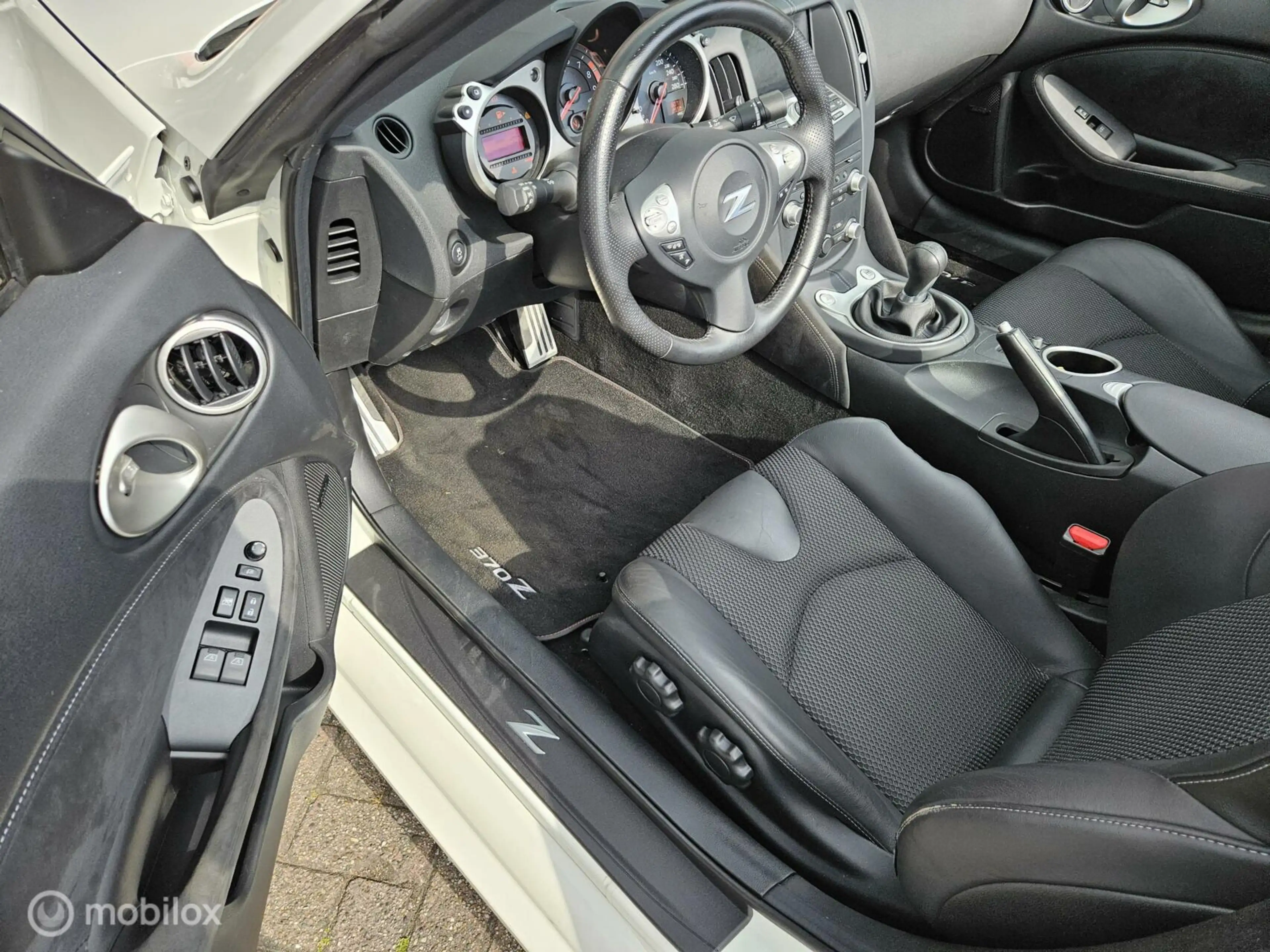 Nissan 370Z Roadster 3.7 V6 Pack — photo 15
