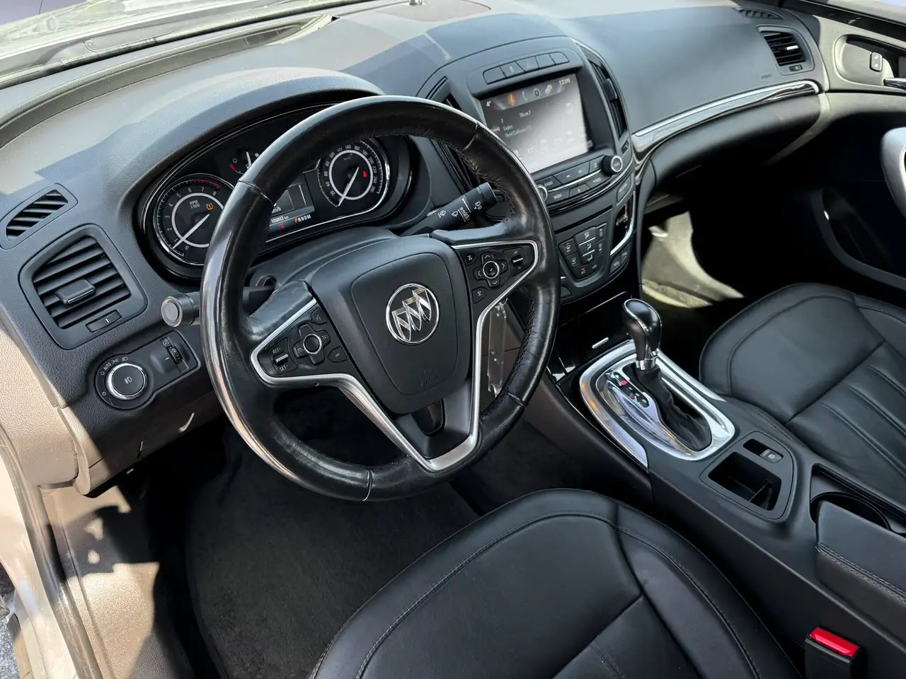 Buick Regal снимка Buick Regal