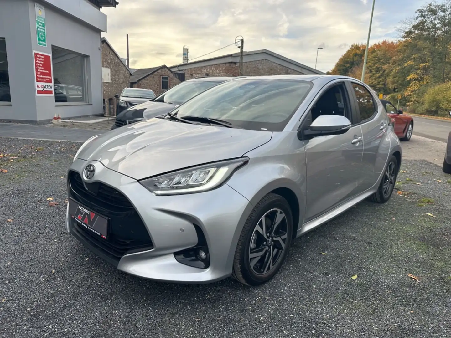 Toyota Yaris Hybrid Style Comfort/PDC/TW/LED/CarPlay Silber - 1