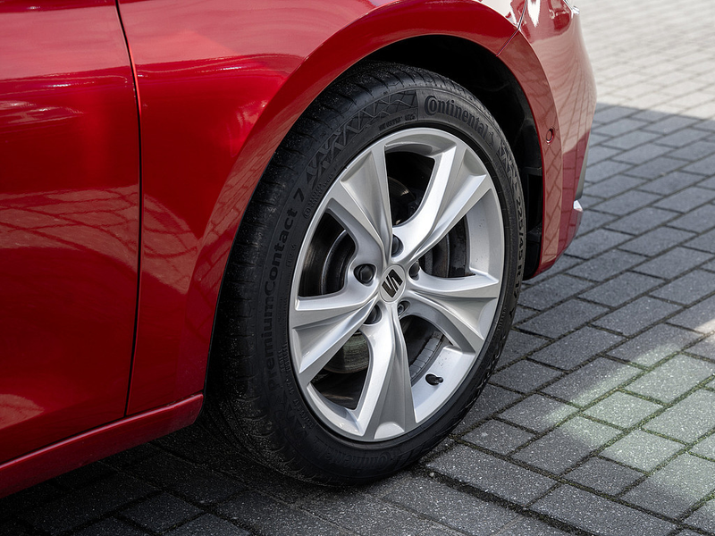 SEAT Leon Sportstourer 2.0 TSI FR DSG AHK Pano Kam — photo 5