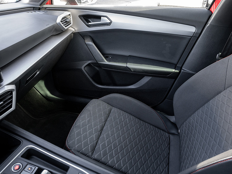 SEAT Leon Sportstourer 2.0 TSI FR DSG AHK Pano Kam — photo 10