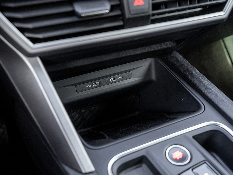 SEAT Leon Sportstourer 2.0 TSI FR DSG AHK Pano Kam — photo 8