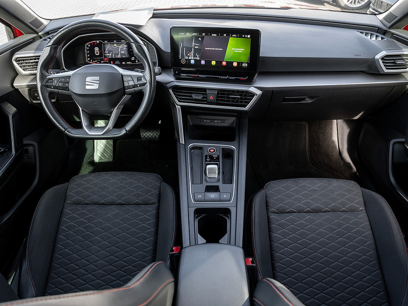 SEAT Leon Sportstourer 2.0 TSI FR DSG AHK Pano Kam — photo 6