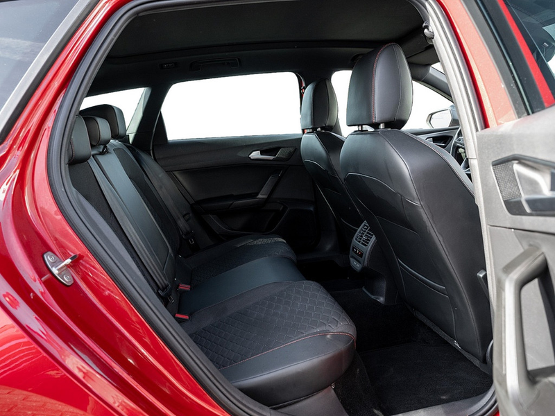 SEAT Leon Sportstourer 2.0 TSI FR DSG AHK Pano Kam — photo 4