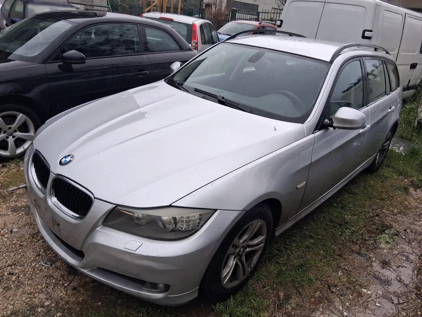 BMW 320 320d Touring Futura FL - 1
