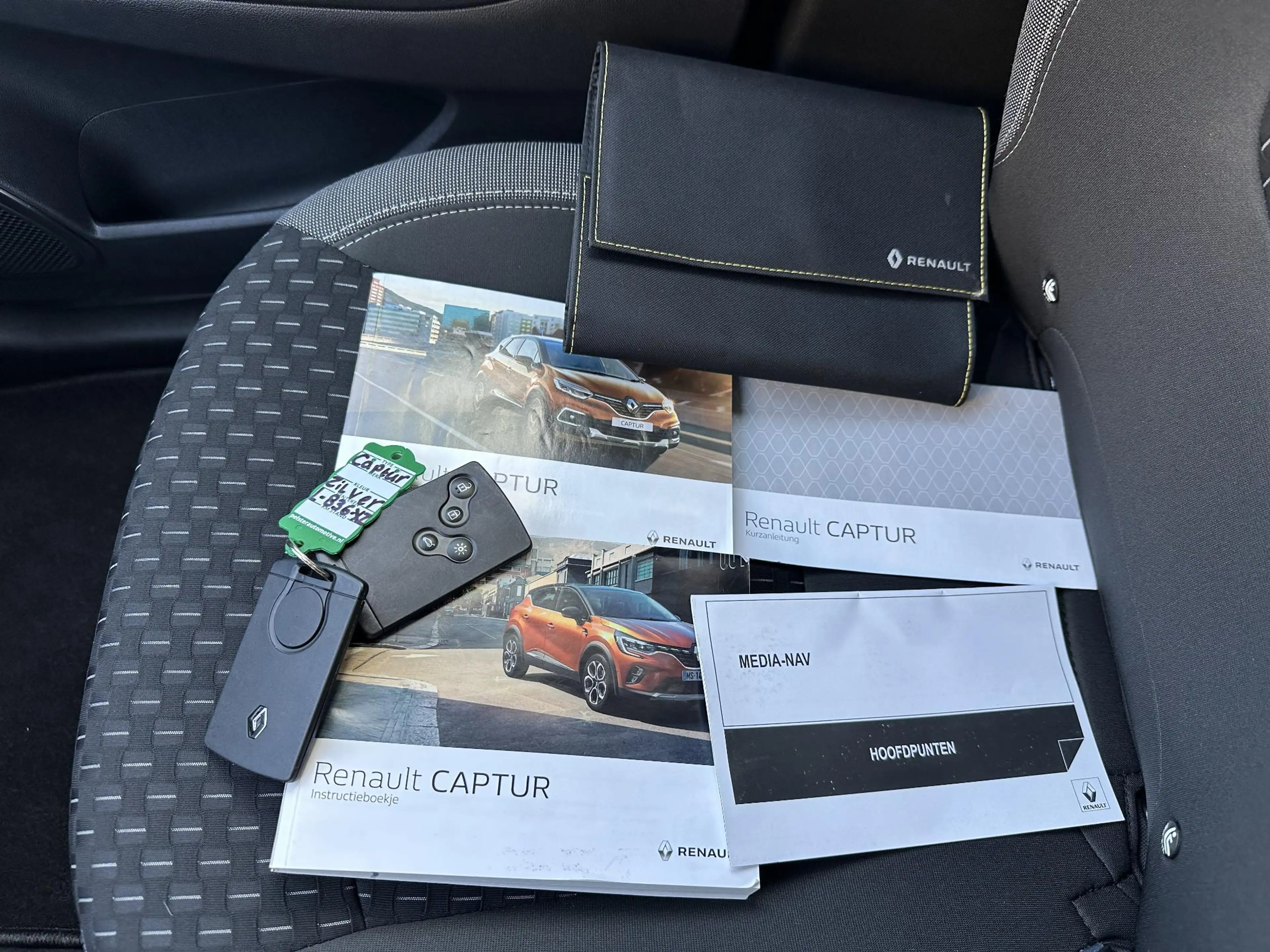 Renault Captur TCe 120 EDC Intens l AUTOMAAT l Sinds 2021 één eig — photo 14