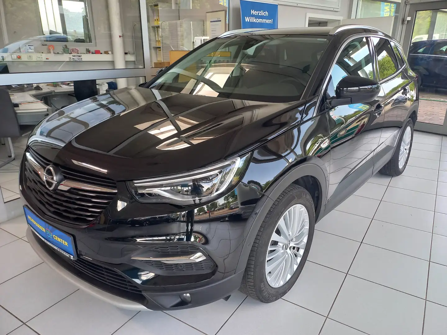 Opel Grandland X Innovation Schwarz - 1