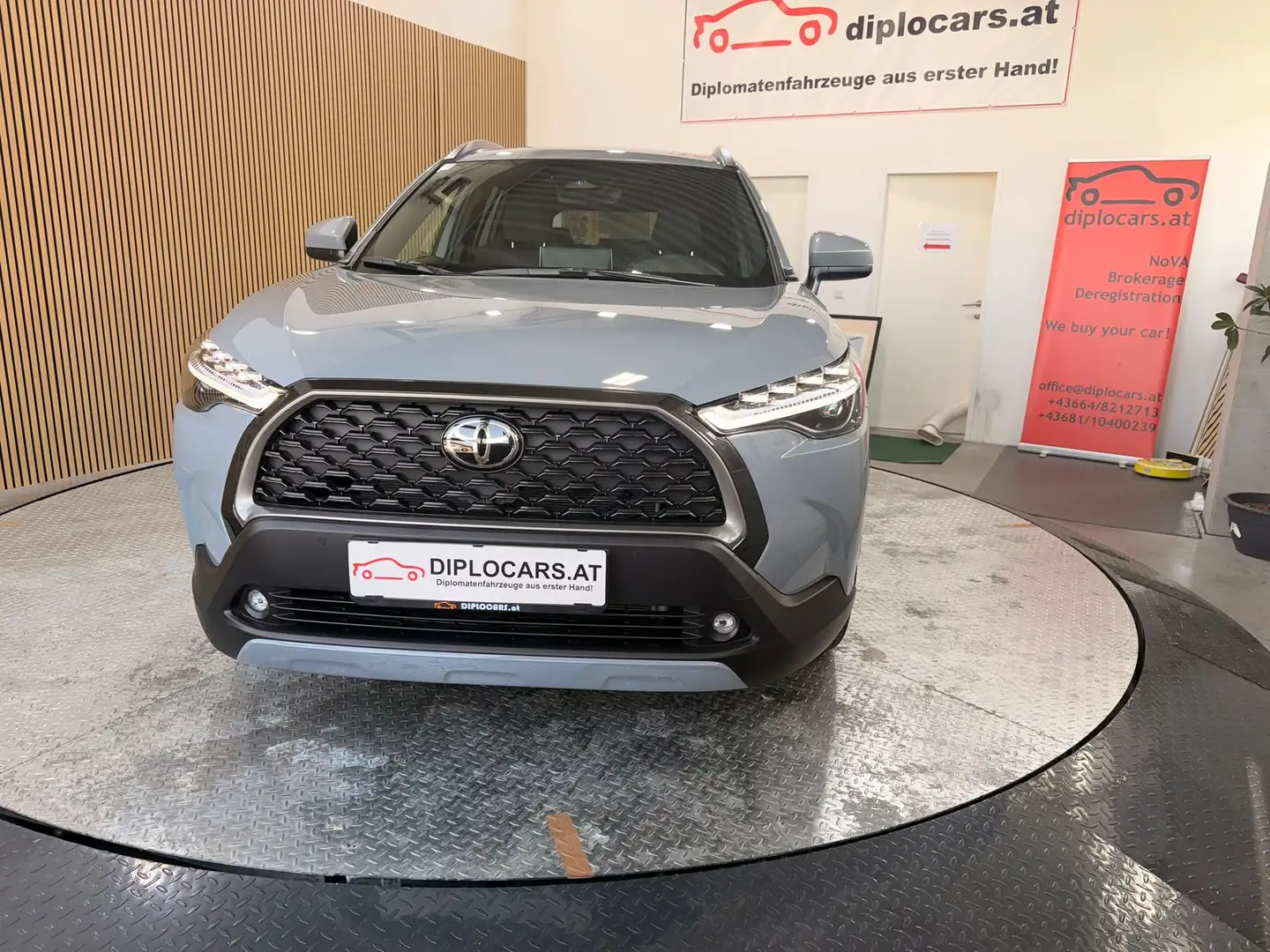 Toyota Corolla Cross Hybrid Grau - 2