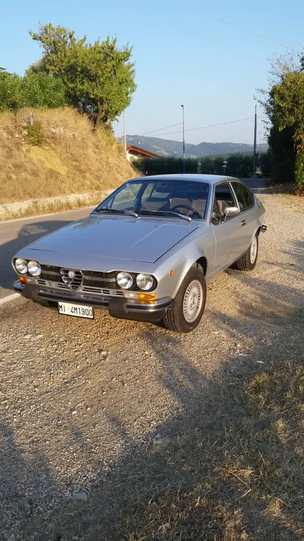 Alfa Romeo GTV 2.0 L - 1