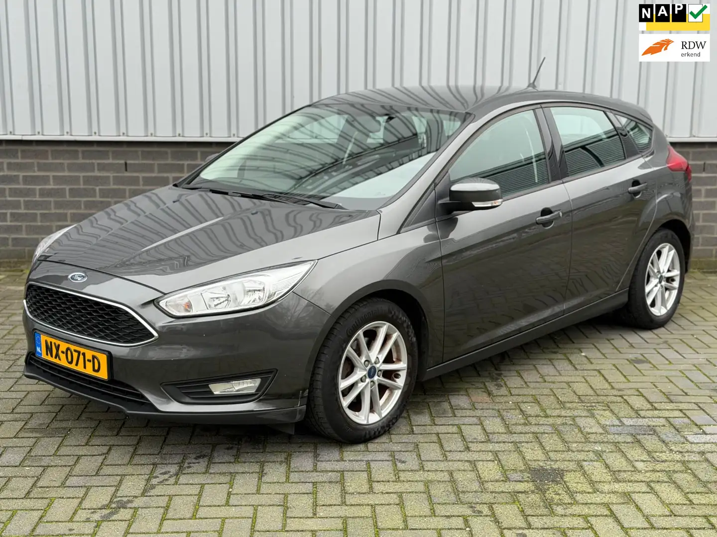 Ford Focus 1.0 Lease Edition |Navi|CruiseCtrl|Carplay|Airco|T Grau - 1