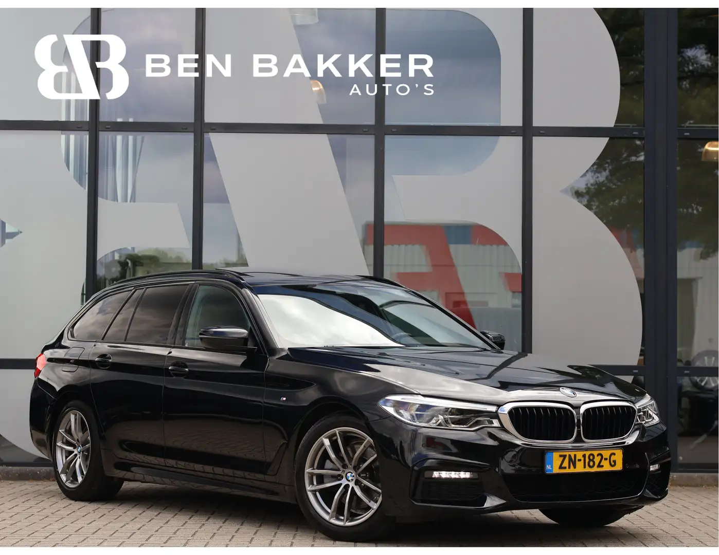 BMW 520 5-serie Touring 520i M-Sport *Leder*Memory*Pano*Ca Zwart - 1