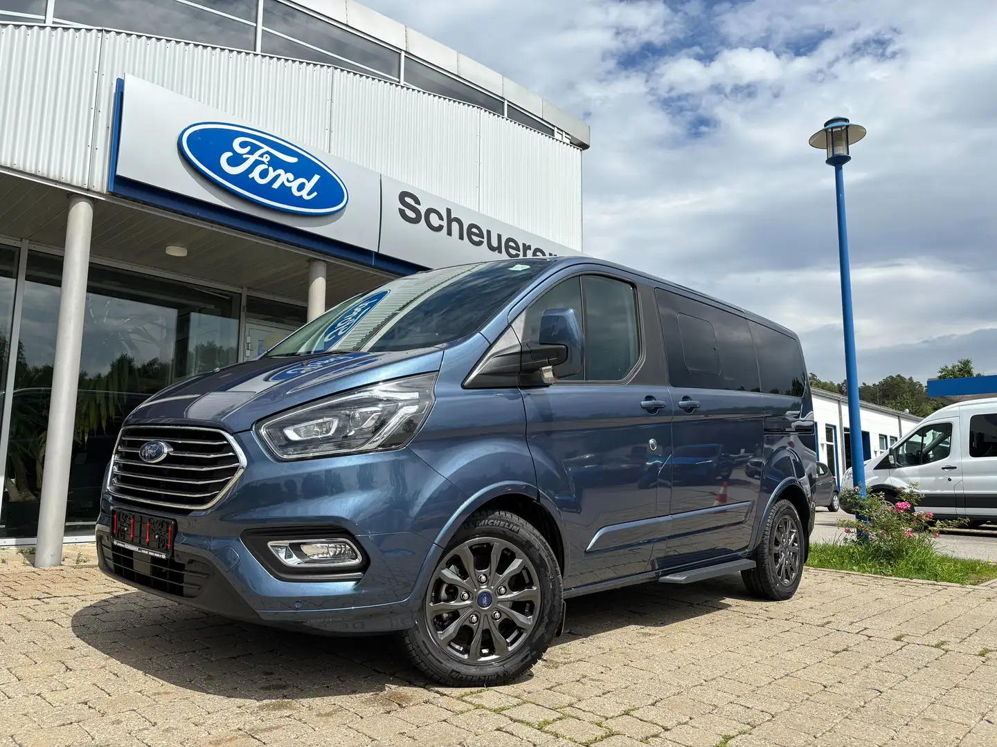 Ford Transit Custom 320 L1 Tourneo Titanium Blau - 1
