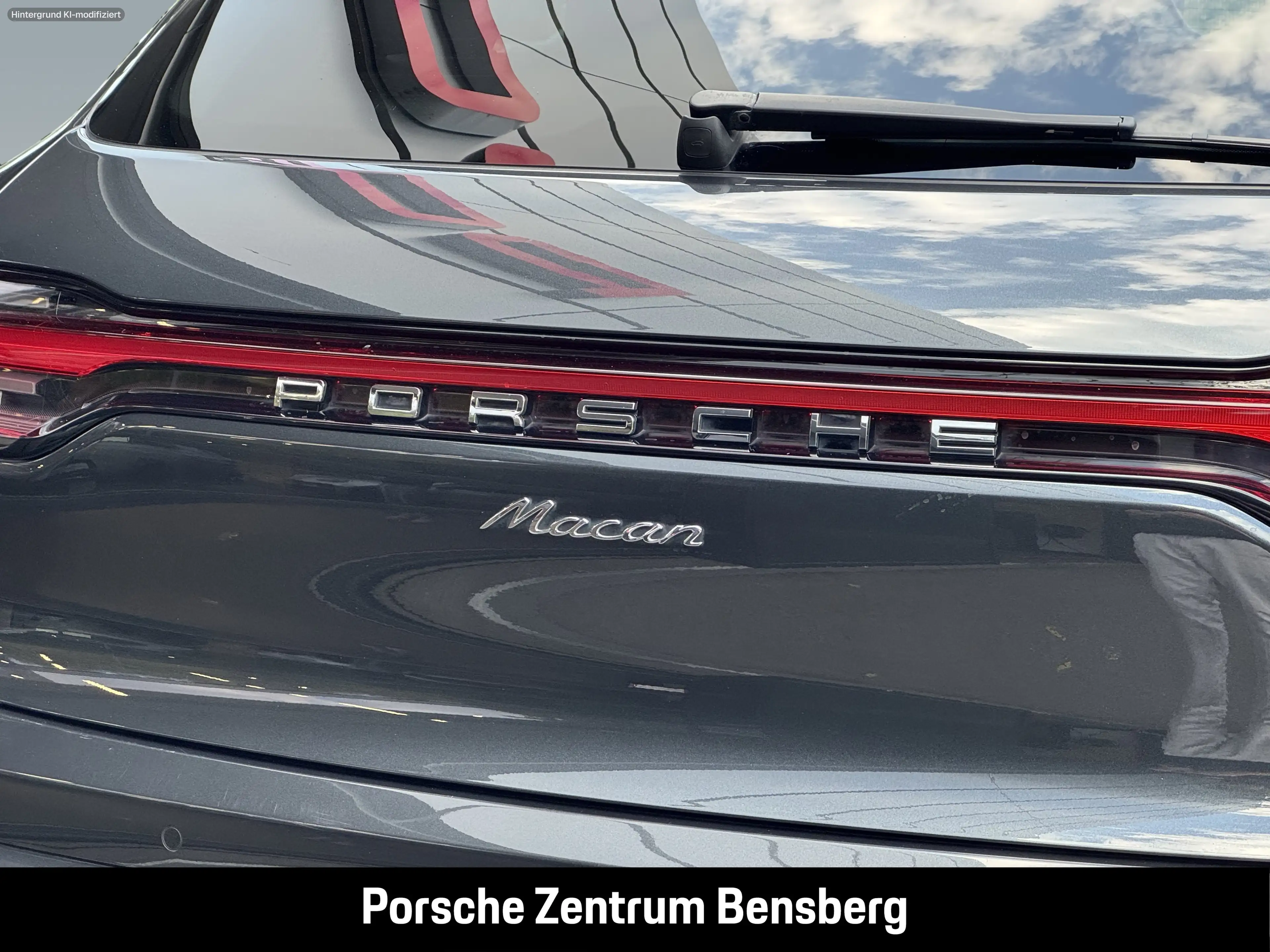 Porsche Macan — photo 12