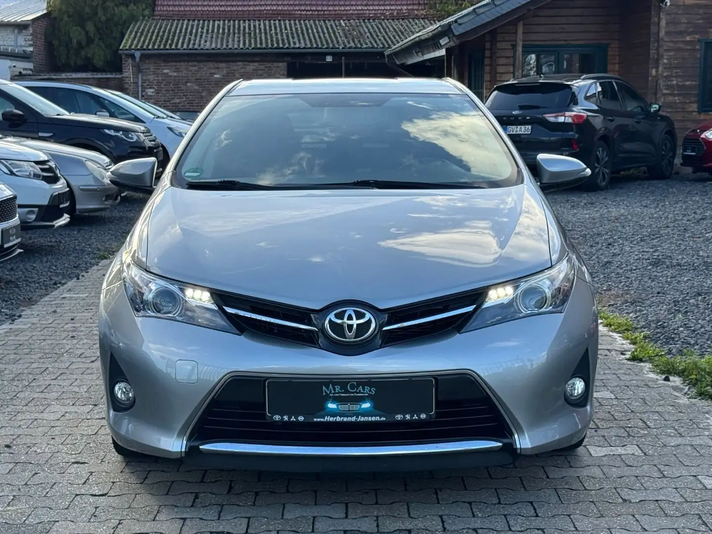 Toyota Auris mit Navigation Argintiu - 1
