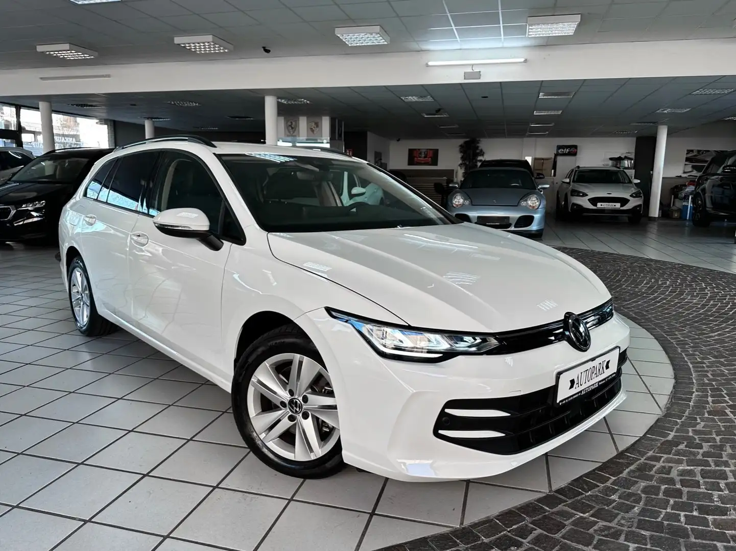 Volkswagen Golf VIII Variant 2.0TDI Life LED NAVI Facelift Weiß - 1