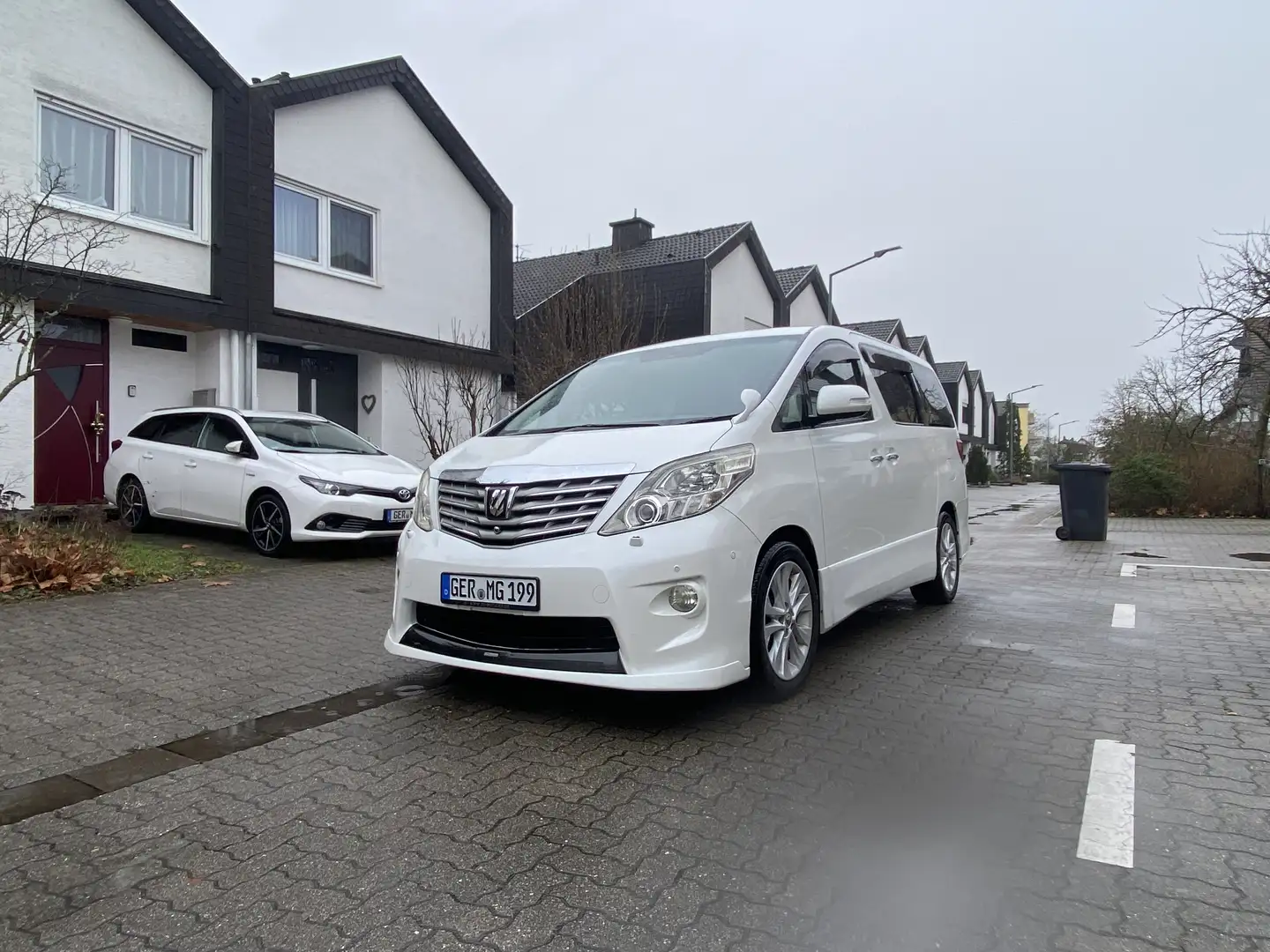 Toyota Alphard TRD Weiß - 2