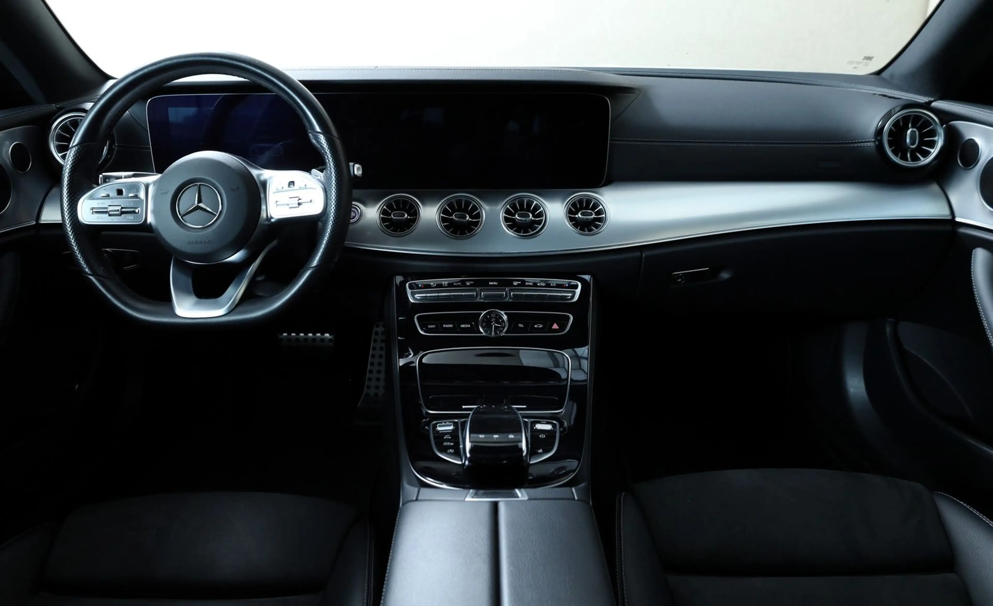 Mercedes-Benz E 220 E E 220 d 4Matic Coupe 20"2xAMG*Night*360°*Pano — photo 12