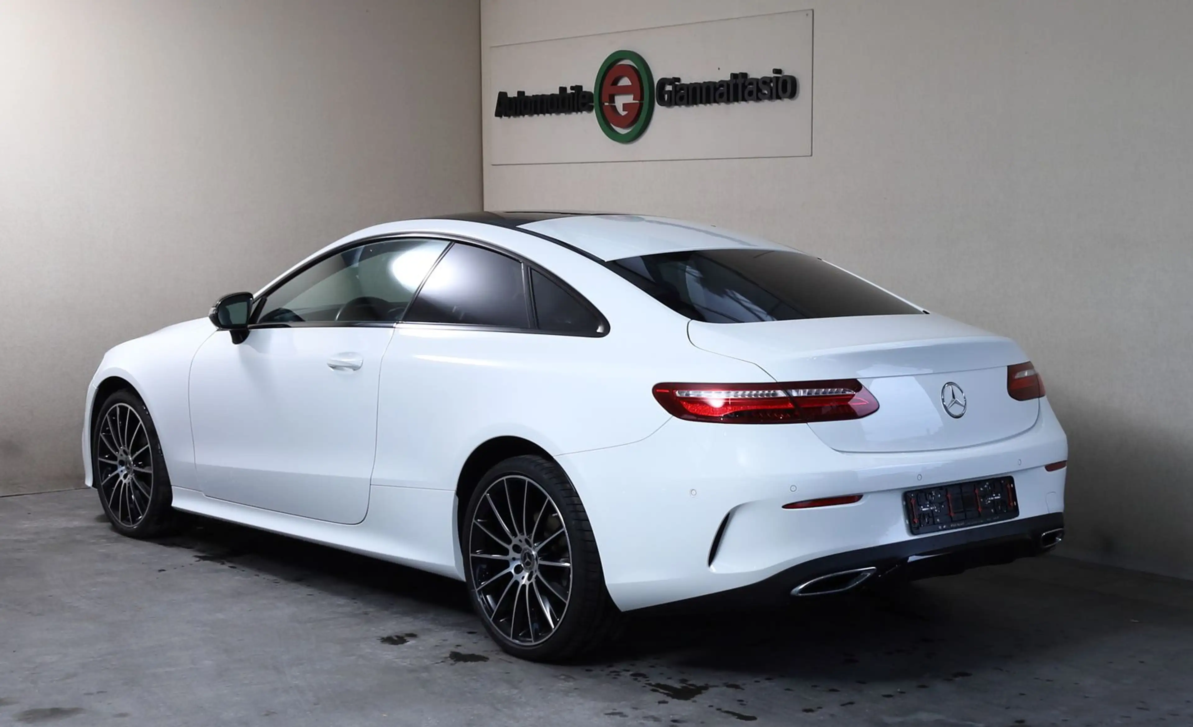 Mercedes-Benz E 220 E E 220 d 4Matic Coupe 20"2xAMG*Night*360°*Pano — photo 5