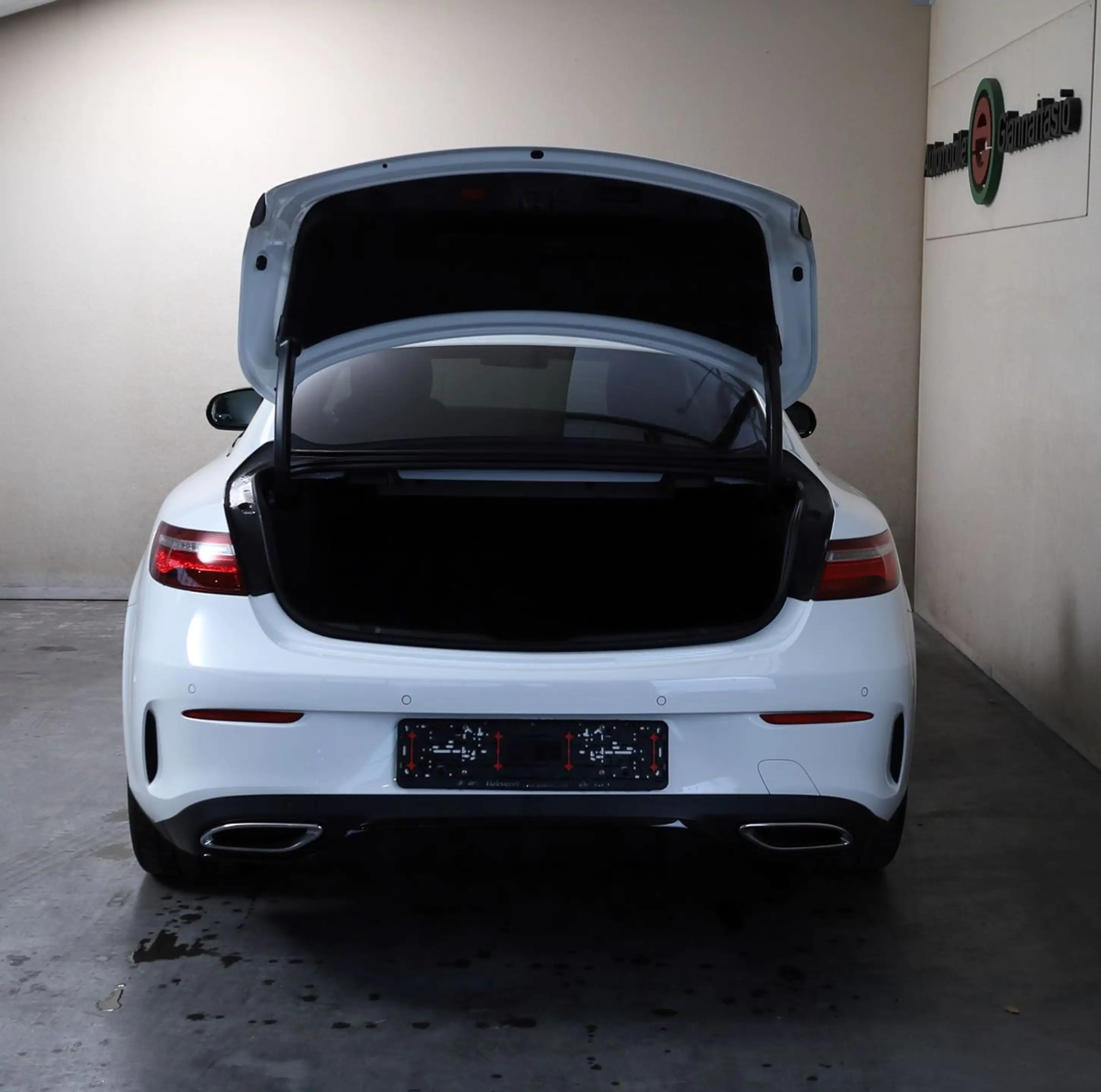 Mercedes-Benz E 220 E E 220 d 4Matic Coupe 20"2xAMG*Night*360°*Pano — photo 7