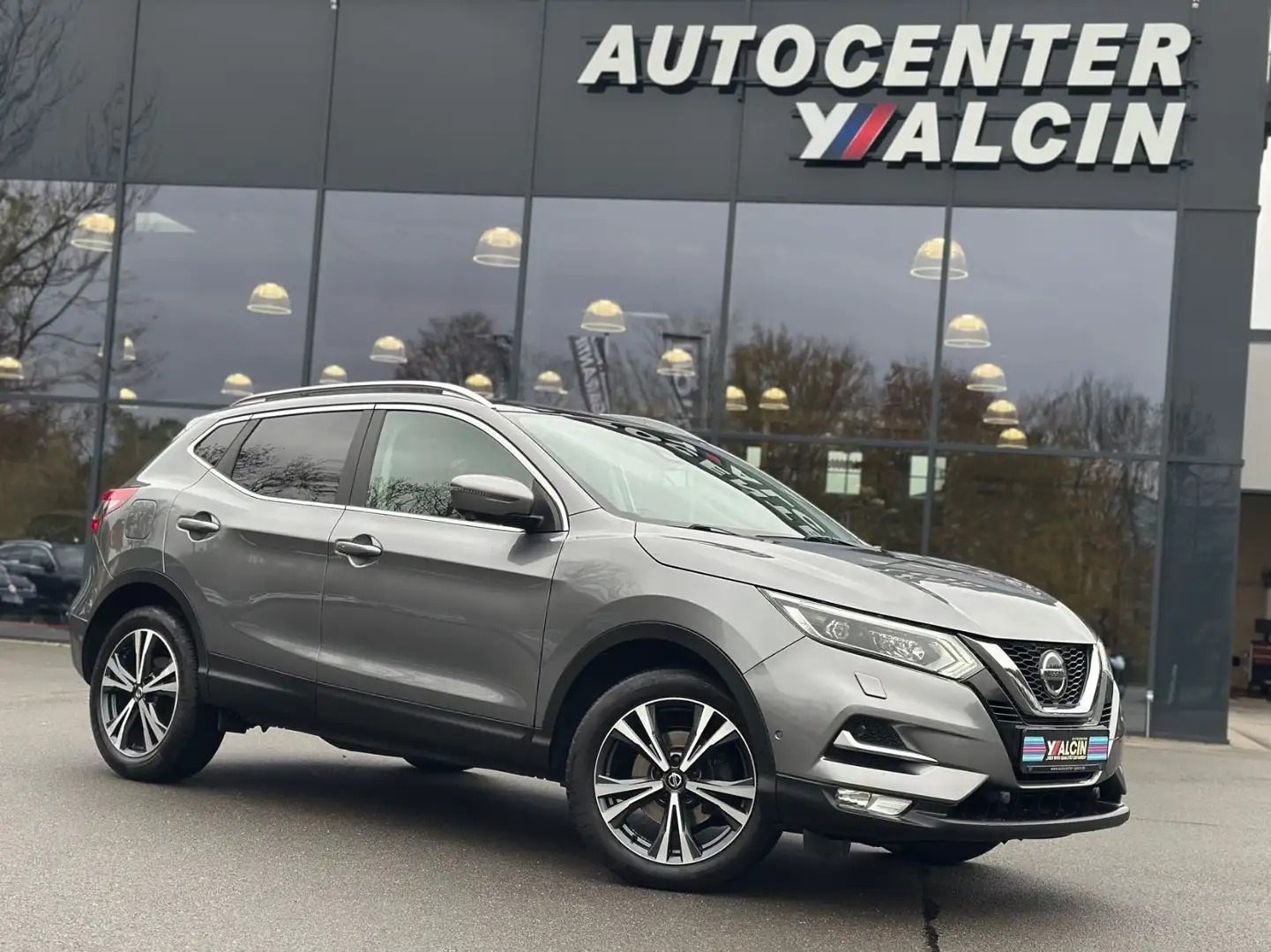 Nissan Qashqai 1.3 DIG-T DCT N-CONNECTA 2.H/NAVI/PANO Gris - 1