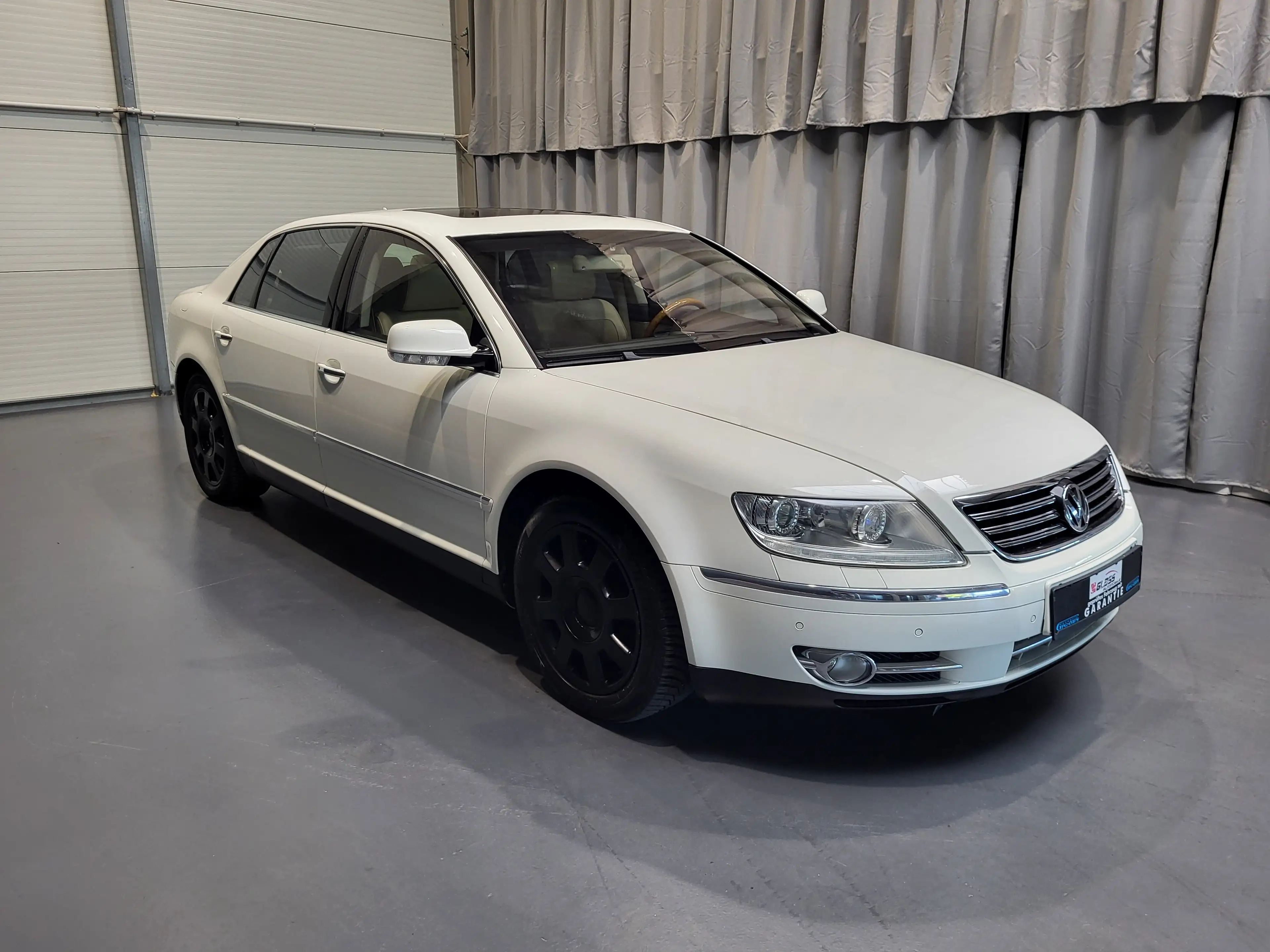 Volkswagen Phaeton 4.2 V8 4Motion lang *TOP Ausstattung* — photo 3