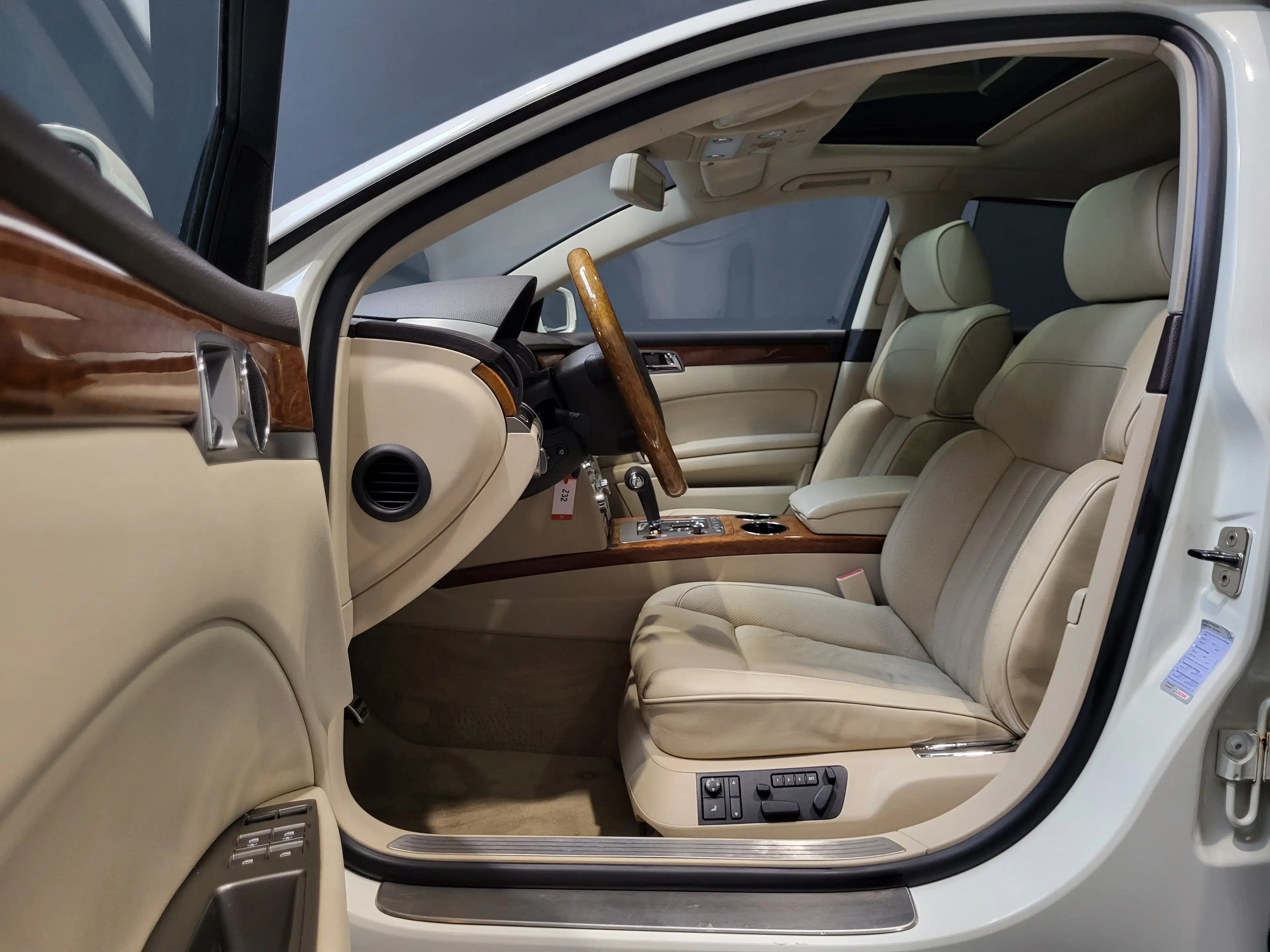 Volkswagen Phaeton 4.2 V8 4Motion lang *TOP Ausstattung* — photo 7
