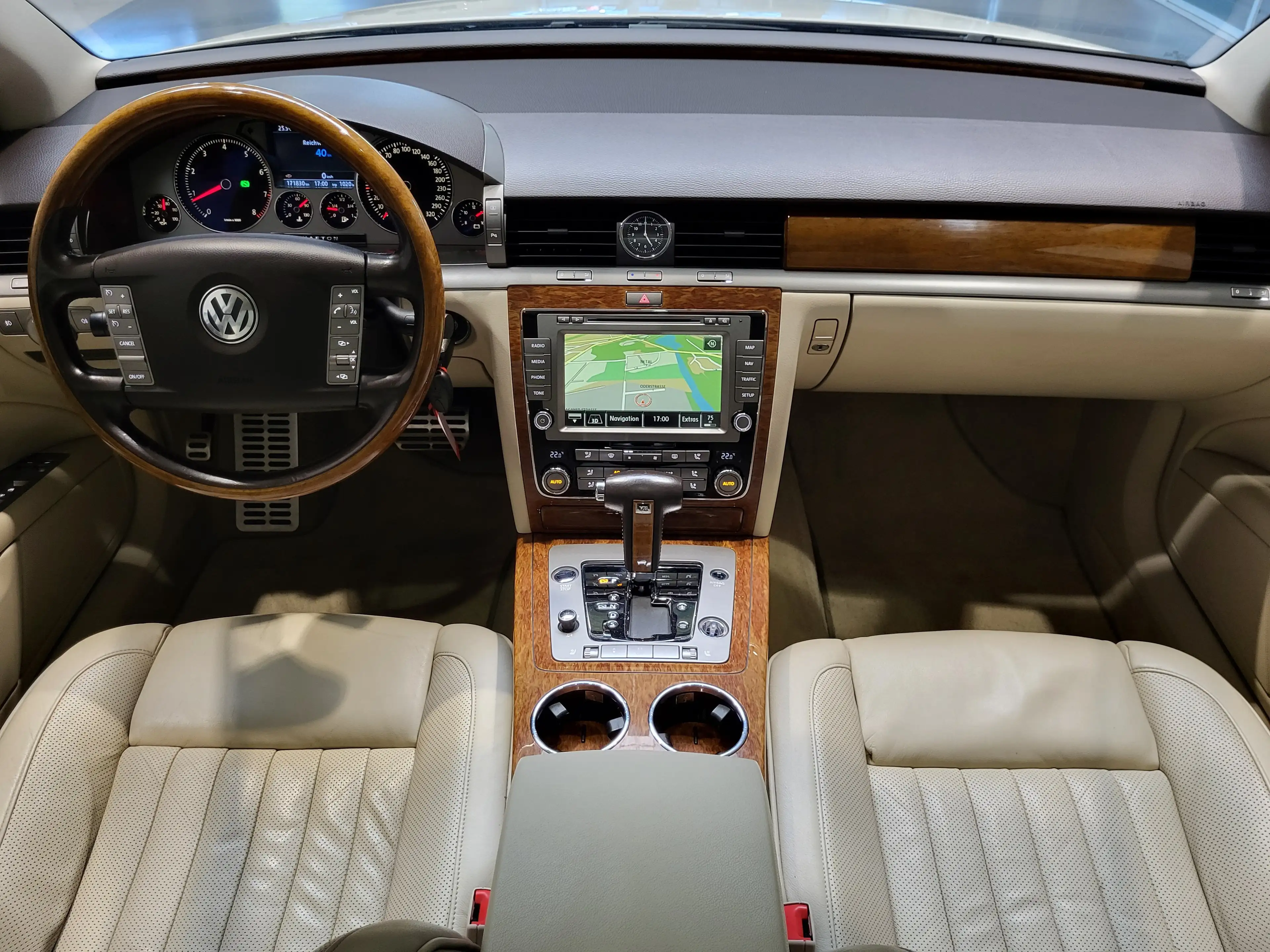 Volkswagen Phaeton 4.2 V8 4Motion lang *TOP Ausstattung* — photo 10