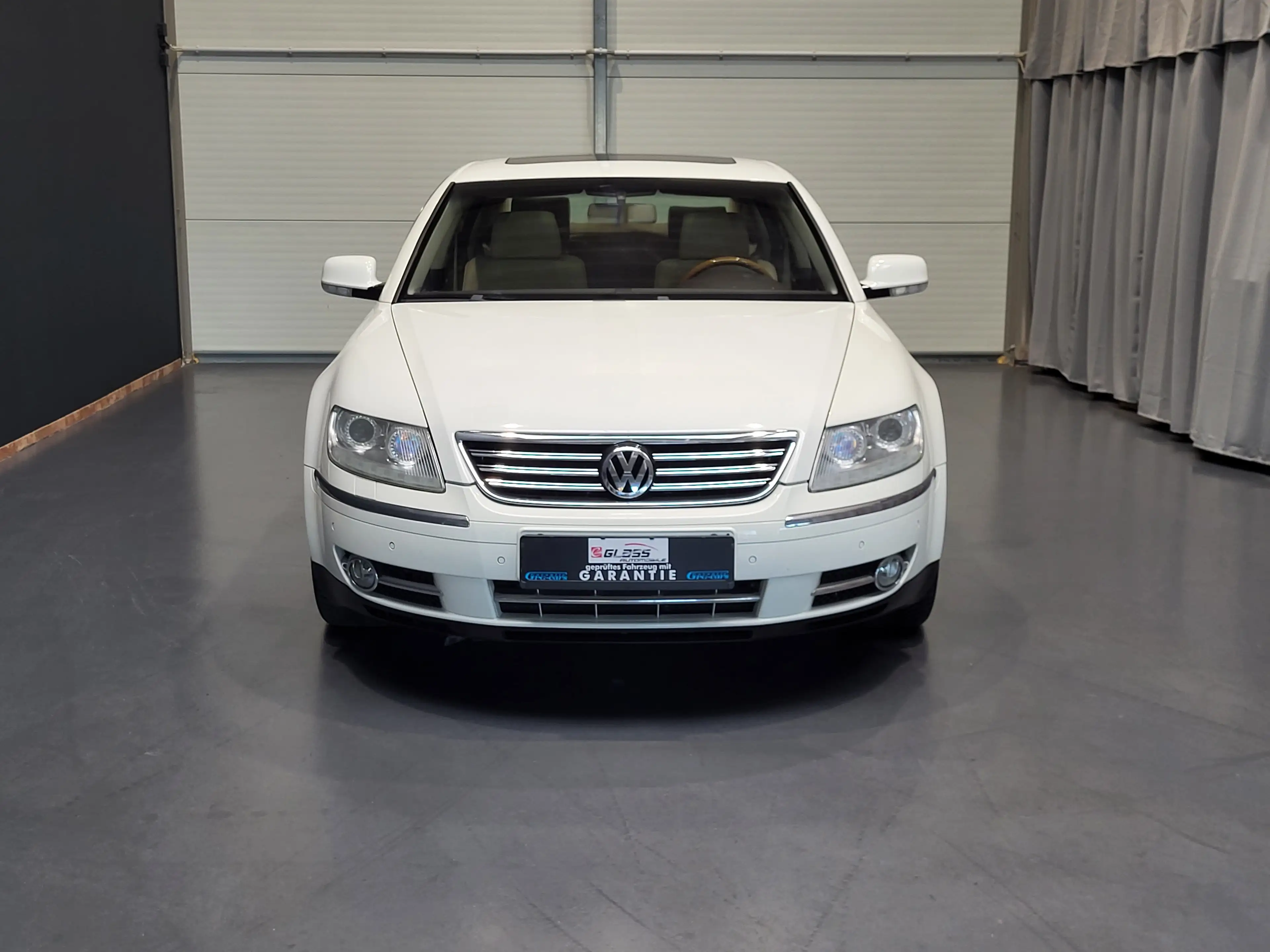 Volkswagen Phaeton 4.2 V8 4Motion lang *TOP Ausstattung* — photo 2